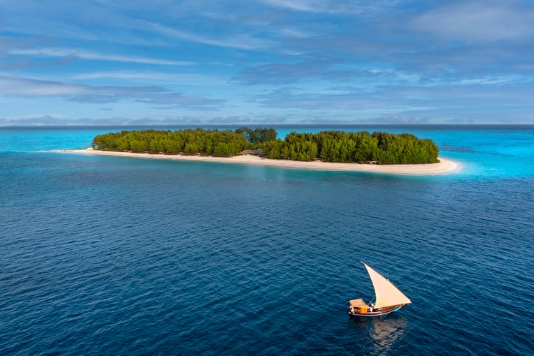 &Beyond Mnemba Island, Tanzanie – Zanzibar | Exclusive Tours Zanzibar-Mnemba-Island-aerial-dhow _4_-1
