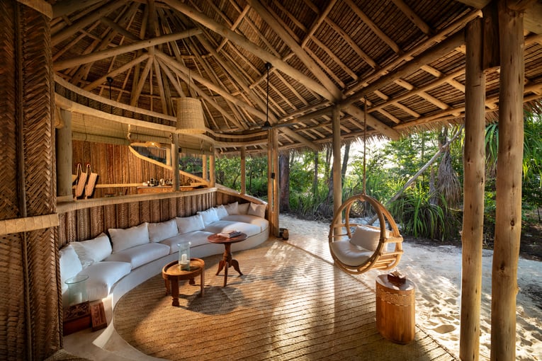 &Beyond Mnemba Island, Tanzanie – Zanzibar | Exclusive Tours Zanzibar-Mnemba-Island-banda-lounge _2_