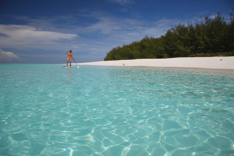 &Beyond Mnemba Island, Tanzanie – Zanzibar | Exclusive Tours Zanzibar-Mnemba-island-Experience-Paddleboard-01-1