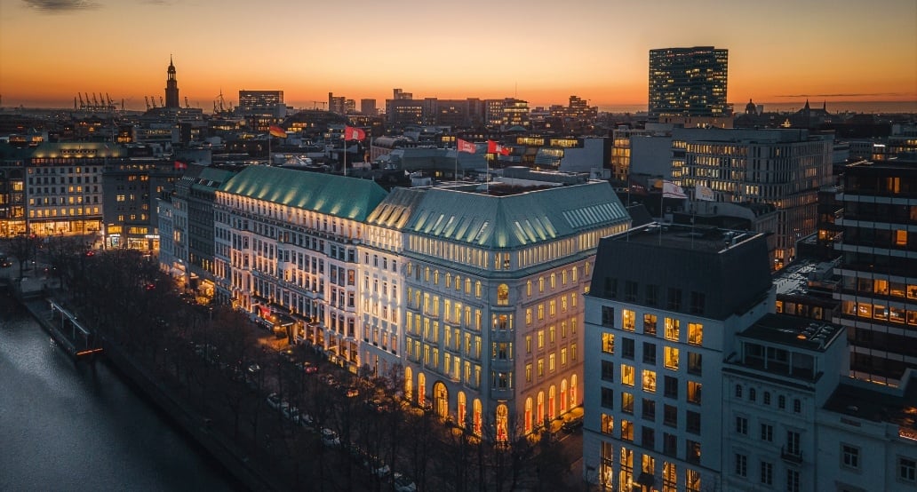 1 Fairmont Hotel Vier Jahreszeiten, Německo – Hamburk | Exclusive Tours