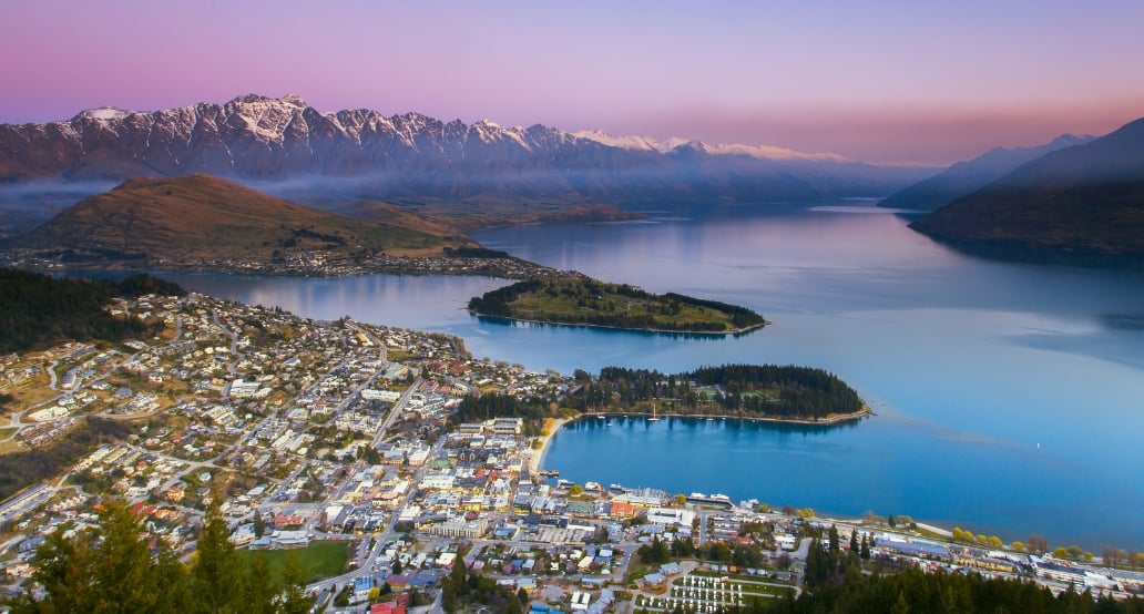 městečko a krajina, jezero