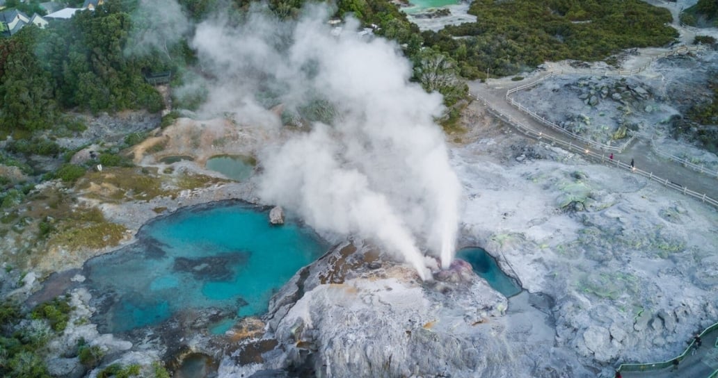 Te Puia, termální prameny a pára