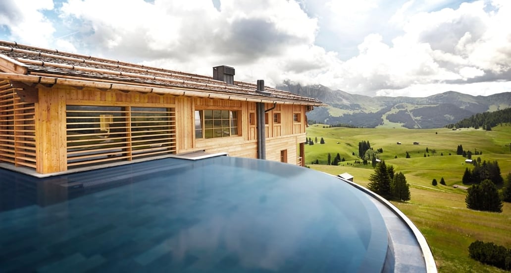 1032x554 Adler Lodge infinity-pool