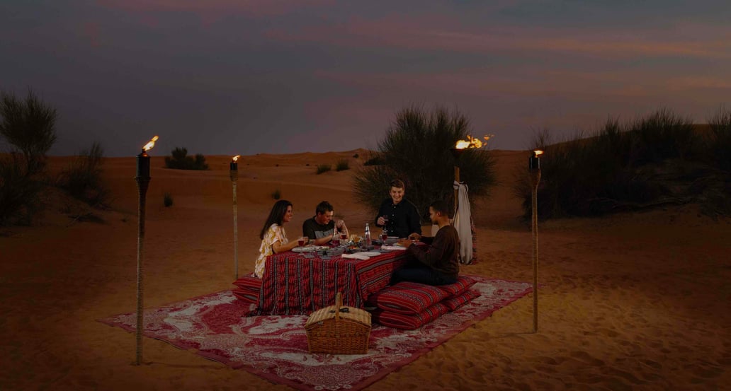 1032x554 Al Maha Desert Resort Přespání v dubajské poušti lc-dxbam-dune-dinner-15550_Classic-Hor-1