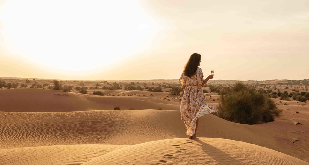 1032x554 Al Maha Desert Resort lc-dxbam-woman-in-sand-dunes-10308_Classic-Hor