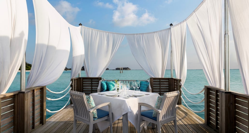 1032x554 Anantara Dhigu Maldives Resort anantara_dhigu_dining_by_design_floating_1920x1037