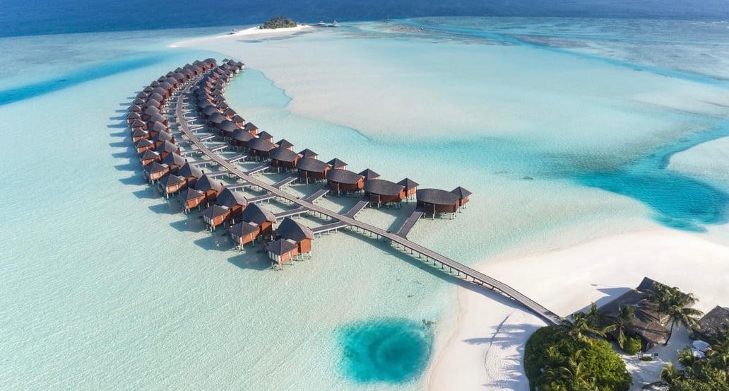 1032x554 Anantara Dhigu Maldives Resort anantara_dhigu_maldives_resort_guest_room_over_water_suites_aerial_1920x1037