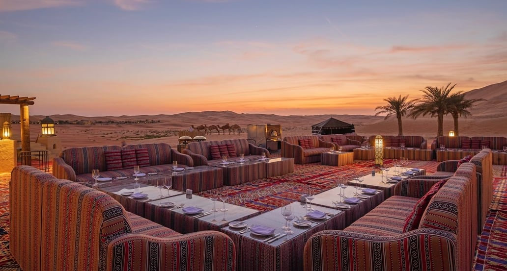 1032x554 Anantara Qasr al Sarab qasr_al_sarab_desert_resort_by_anantara_restaurants_al_falaj_dinner_setup_desert