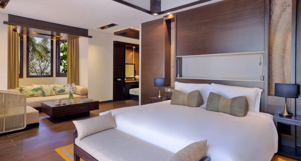 1032x554 Anantara The Palm Dubai Resort anantara_the_palm_dubai_resort_guest_room_one_bedroom_beach_pool_villa_bedroom_2