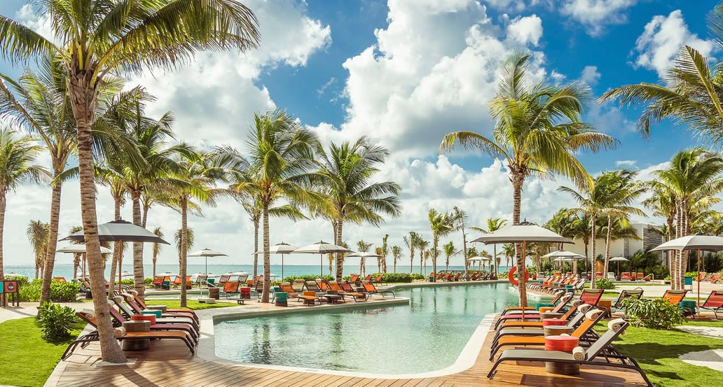 1032x554 Andaz Mayakoba Resort Riviera Maya Andaz-Mayakoba-P259-Pool-Sunchair.4x3
