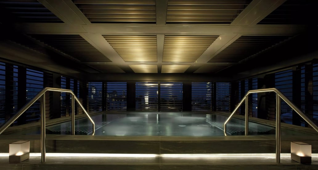 1032x554 Armani Hotel Milano armani-spa-relaxation-pool-nightlight-scaled.jpg