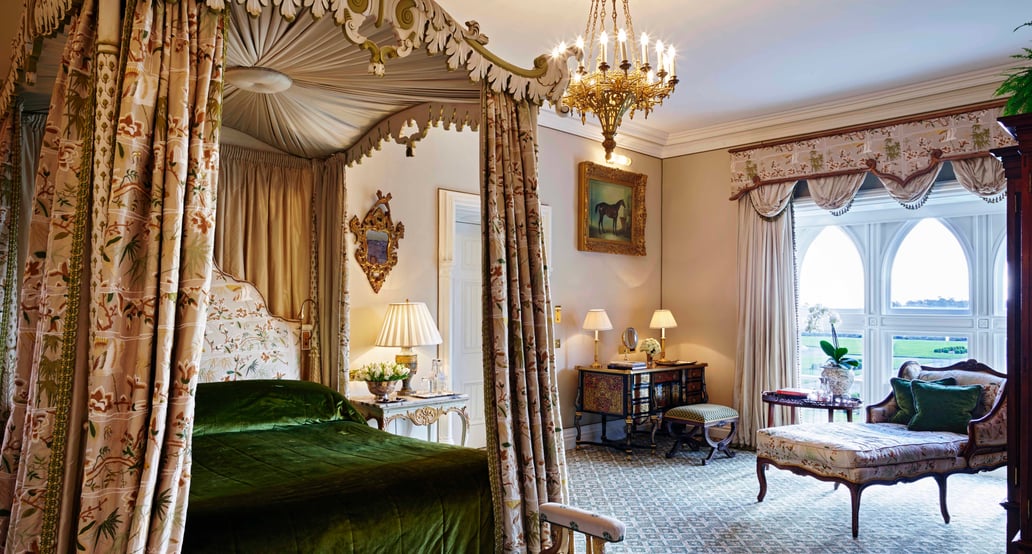 1032x554 Ashford Castle ashford-castle-reagan-suite-bed