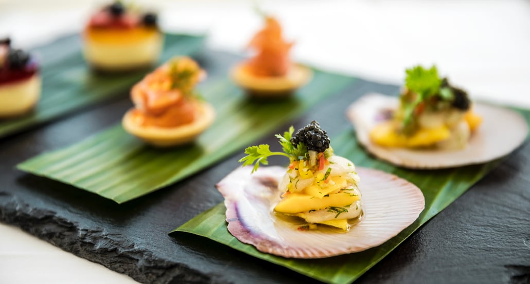 1032x554 COMO Maalifushi Canapes