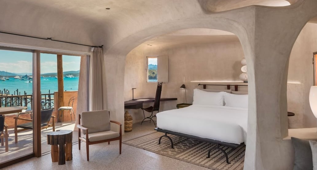 1032x554 Cala Di Volpe, A Luxury Collection lc-olblc-lc-olblc-suite-86524-59461_Classic-Hor
