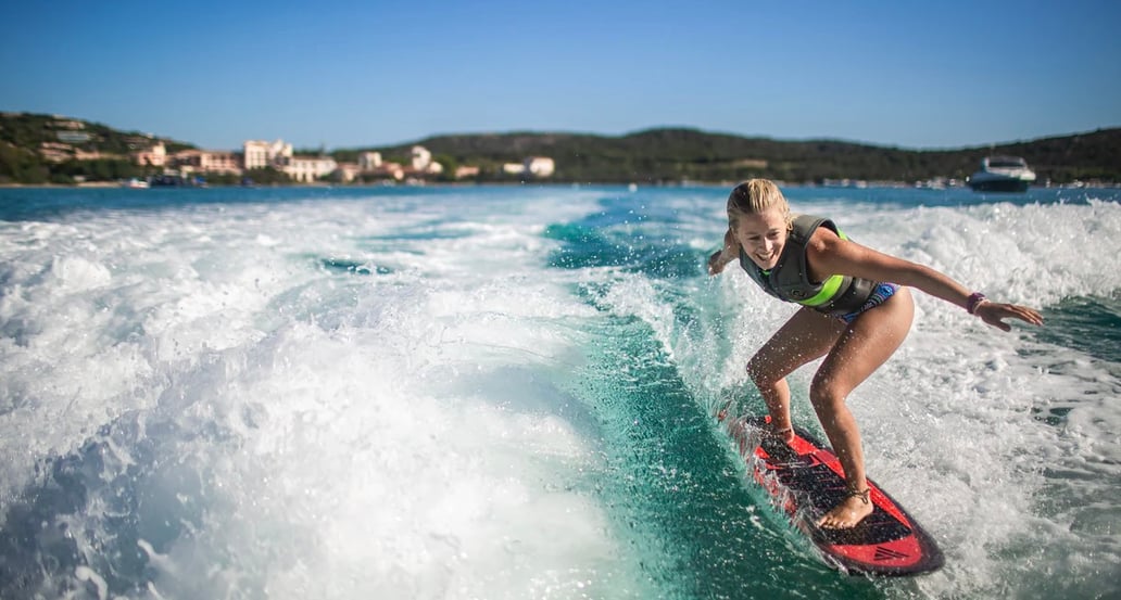 1032x554 Cala Di Volpe, A Luxury Collection olblc-watersports-wakesurfing-4482-hor-clsc