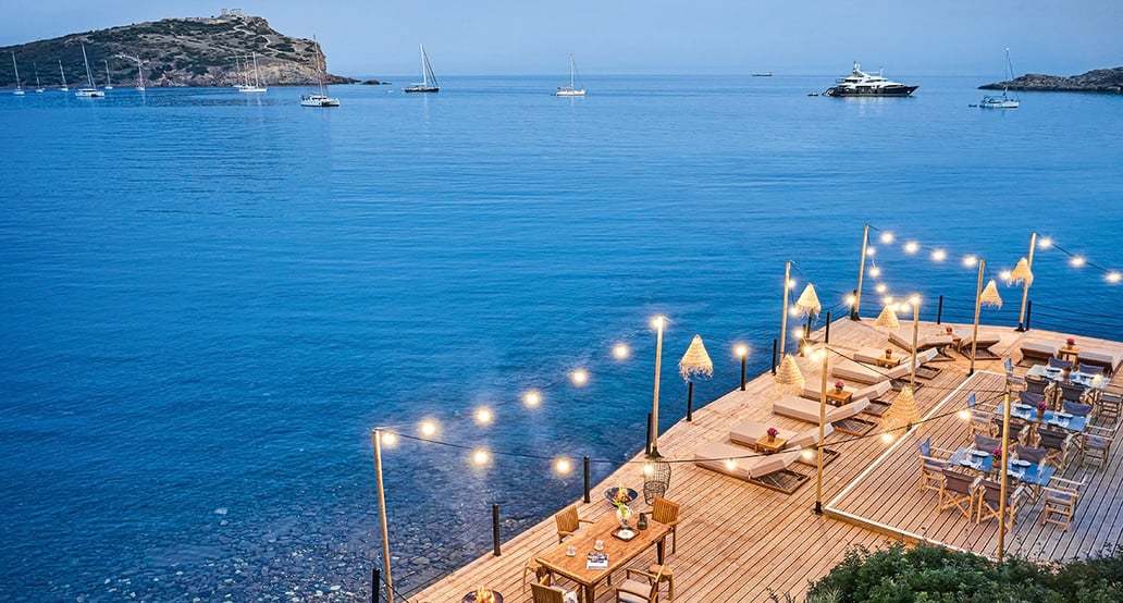 1032x554 Cape Sounio 06-dine-al-fresco-overlooking-the-temple-of-poseidon-in-cape-sounio-34419