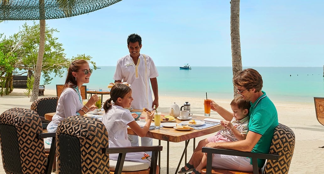 1032x554 Fairmont Maldives Sirru Fen Fushi Family Breakfast