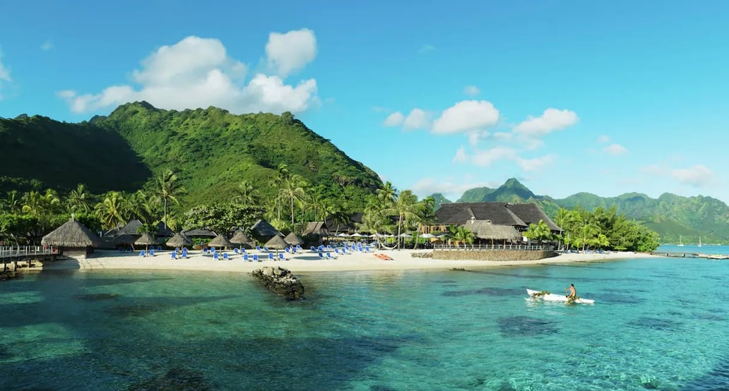1032x554 Hilton Moorea Lagoon Resort resort-beach-with-canoe