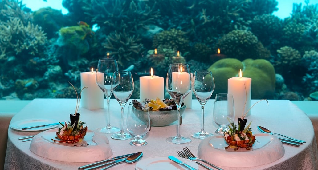 1032x554 Huvafen Fushi Maldives Huvafen-Fushi-Underwater-Dining-6