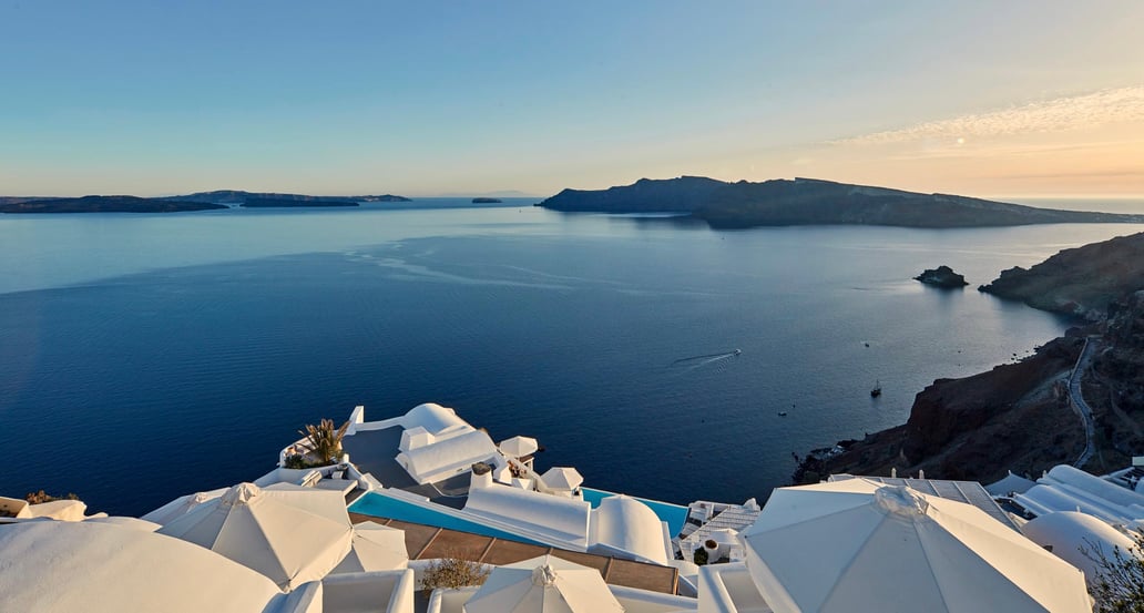 1032x554 Katikies Santorini katikies-hotel-santorini_q1a3322