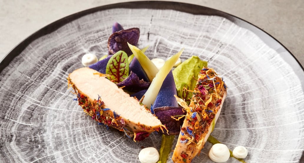 1032x554 Kempinski Hotel Berchtesgaden KISZG1_Corn chicken breast2_Office_22279