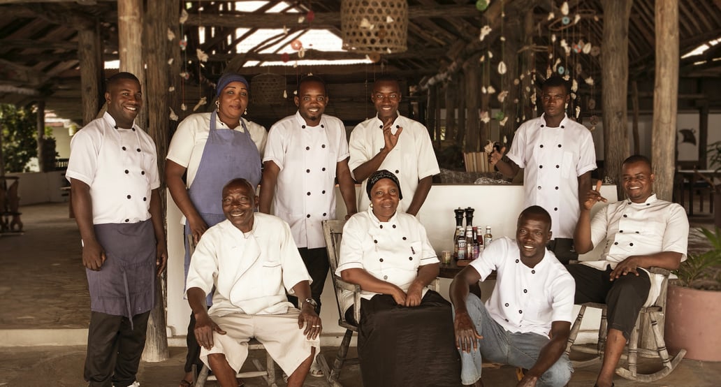 1032x554 Manta resort Pemba rsz_kitchen_staff