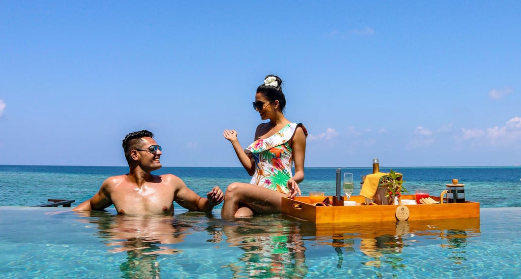 1032x554 OZEN RESERVE BOLIFUSHI - Floating Breakfast 1