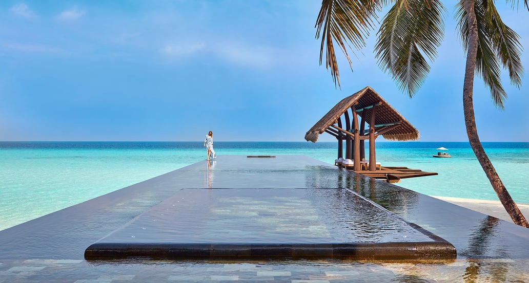 1032x554 One&Only Reethi Rah OO_ReethiRah_LapPool_2_LR