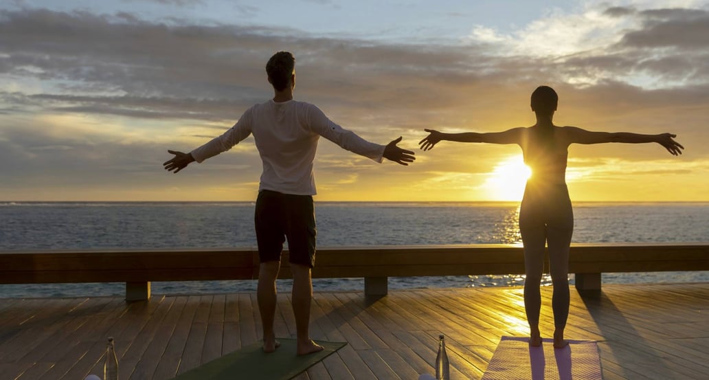 1032x554 Pullman Maldives Maamutaa 32_Couple-Yoga-Sol-Rising-1