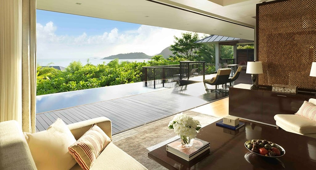 1032x554 Raffles Seychelles RPS_Two-Bedroom-Oceanview-Villa-Lounge