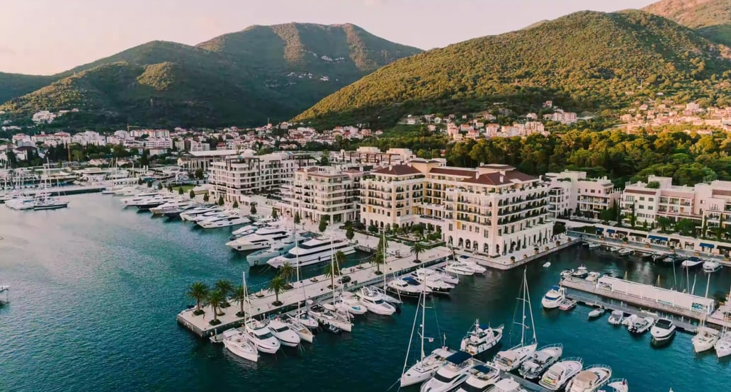 1032x554 Regent Porto Montenegro 1_1_Droneshot