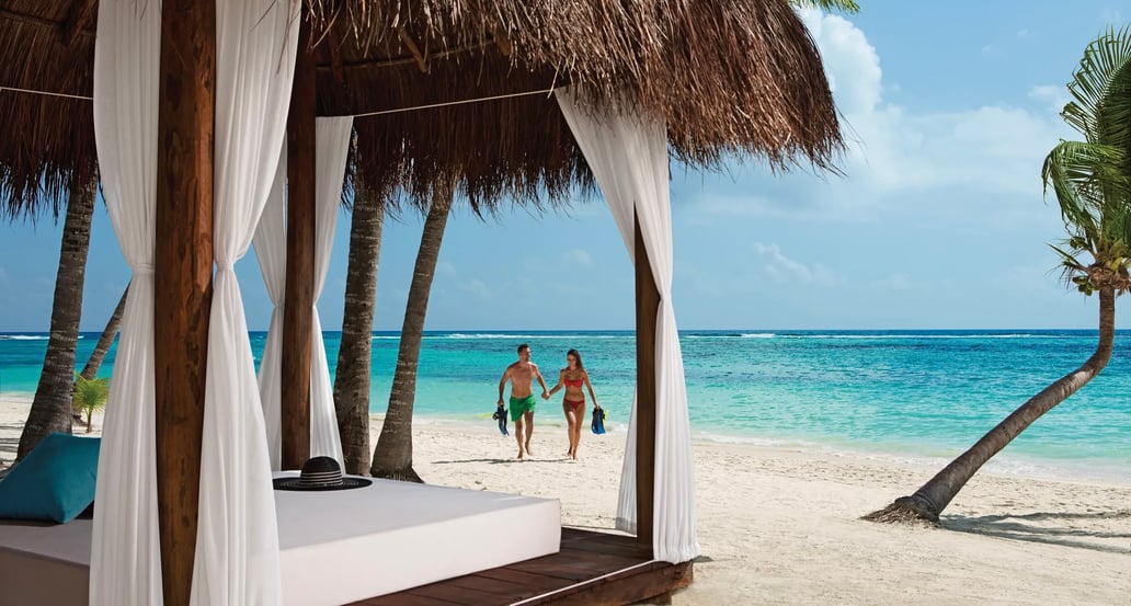 1032x554 Secrets Akumal Riviera Maya SEARM-EXT-Couple-Snorkeling-2A-CB