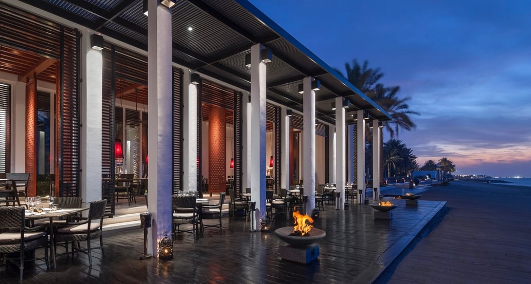 1032x554 The Chedi Muscat CMU-Dining-The-Beach-Restaurant