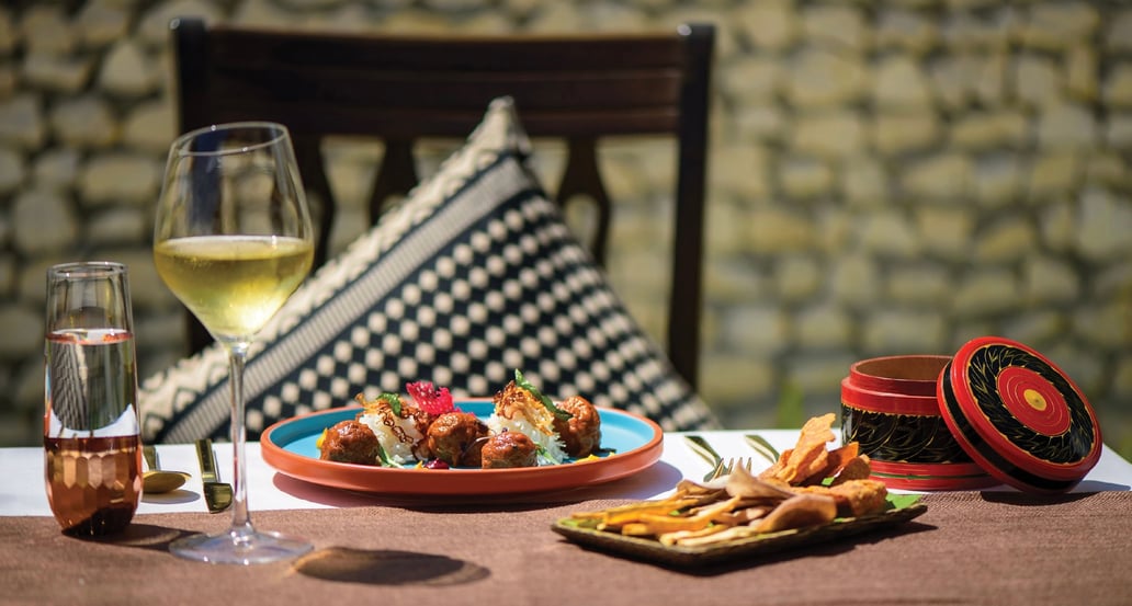 1032x554 VARU by Atmosphere VARU-BY-ATMOSPHERE-OUTLETS-AND-DINING-KAAGE-TABLE-SET-UP-03