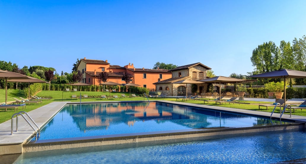 1032x554 Villa la Massa Pool-and-L_Oliveto-at-the-sunset-lateral-1920x1280