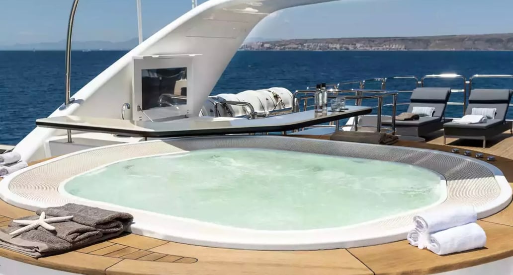 1032x554 jachta ELENA NUEVE Elena-Nueve-10041-063-jacuzzi-19376-1