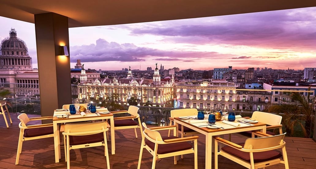 1032x554_Kuba_Havana_Gran Hotel Manzana Kempinski La Habana_san_cristobal_terrace_sunset
