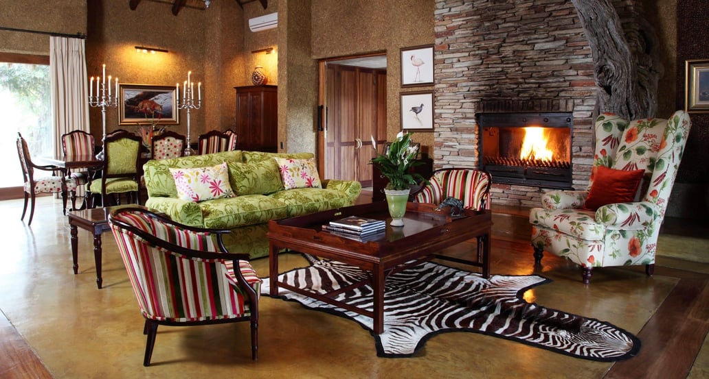 1032x554_Safari_Lodge_Jabulani_Jabulani-Zindoga-Villa-Living-Room4-scaled-e1635146982823