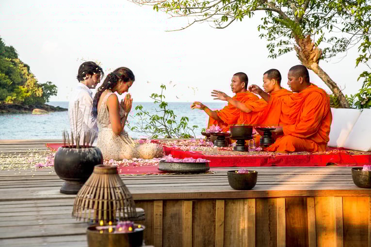 1032x554_Song Saa, Kambodža_Markus-Gortz-song-saa-private-island-monk-blessing-2012_1