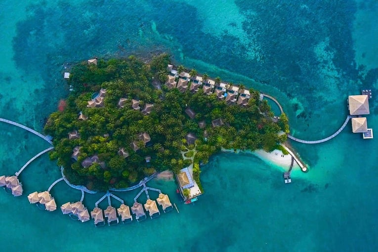 1032x554_Song Saa, Kambodža_island_from_above