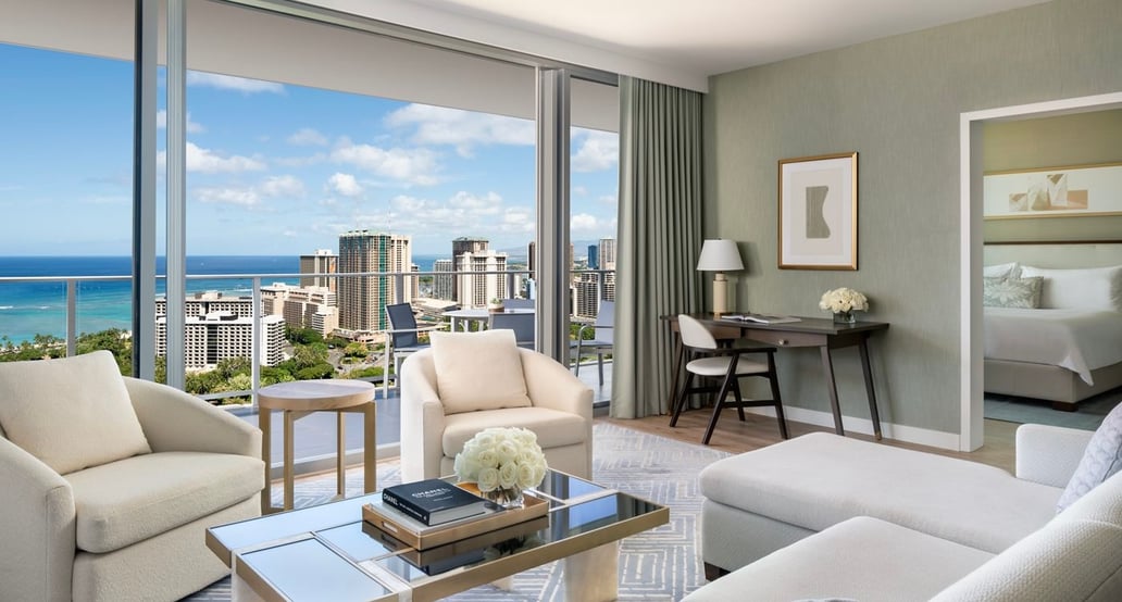 1032x554_The Ritz-Carlton Residences, Havaj – Oahu_50631484-HNLRR-THBS-LivingRoom
