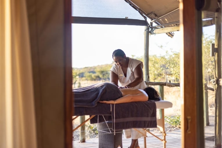 1200 x 800 Anderssons Camp Ongava, Namibie, Afrika _ Exclusive Tours_masáž