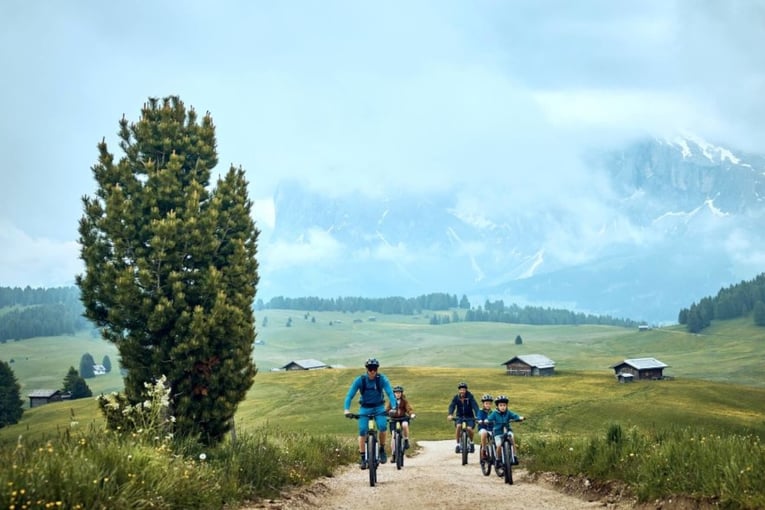 krajina, lidé na kole