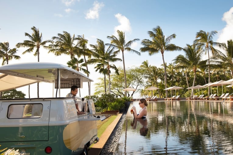 bazén, palmy, bar, žena