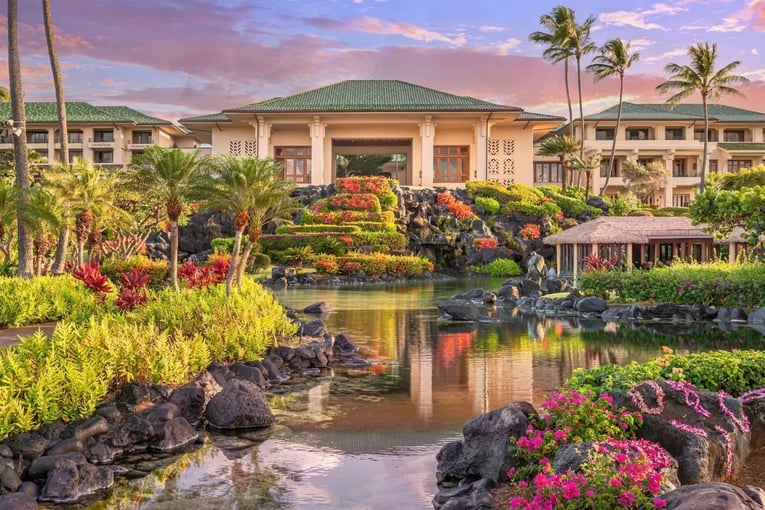 hotel, jezírka, exotické rostliny