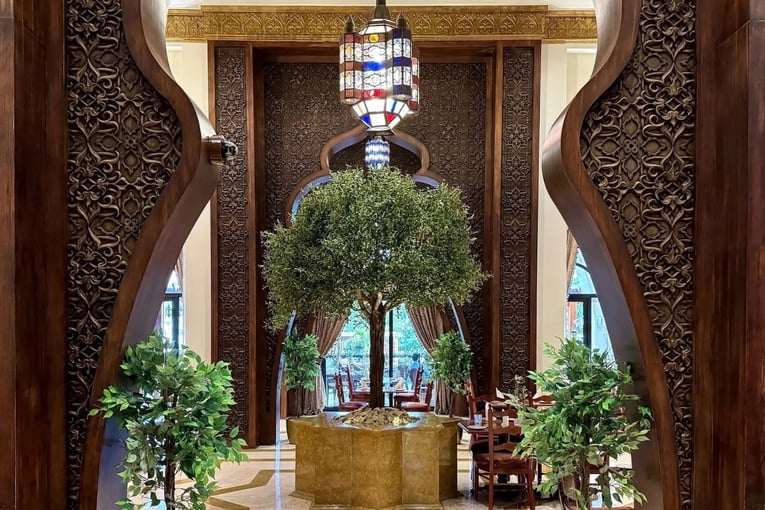 1200 x 800 Jumeirah Zabeel Saray, SAE, Dubaj _ Exclusive Tours_interiér, strom