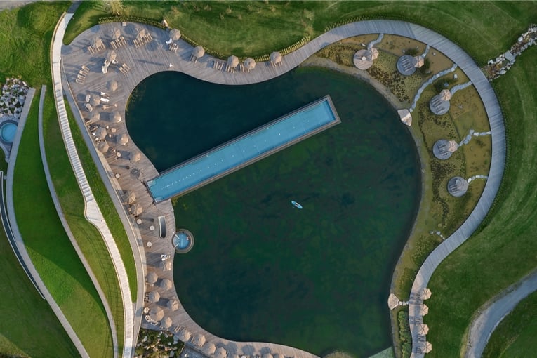 jezero a bazén