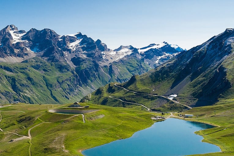 hory v létě, jezero