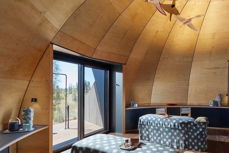 vnitřek stanu, postele