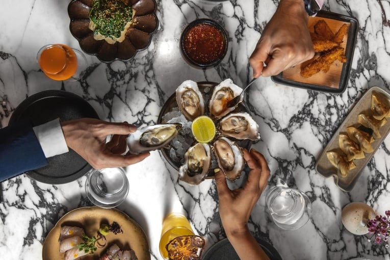 jídlo, ústřice, ruce